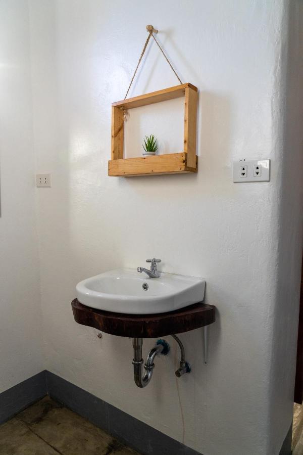 Momo Hostel Moalboal Ngoại thất bức ảnh