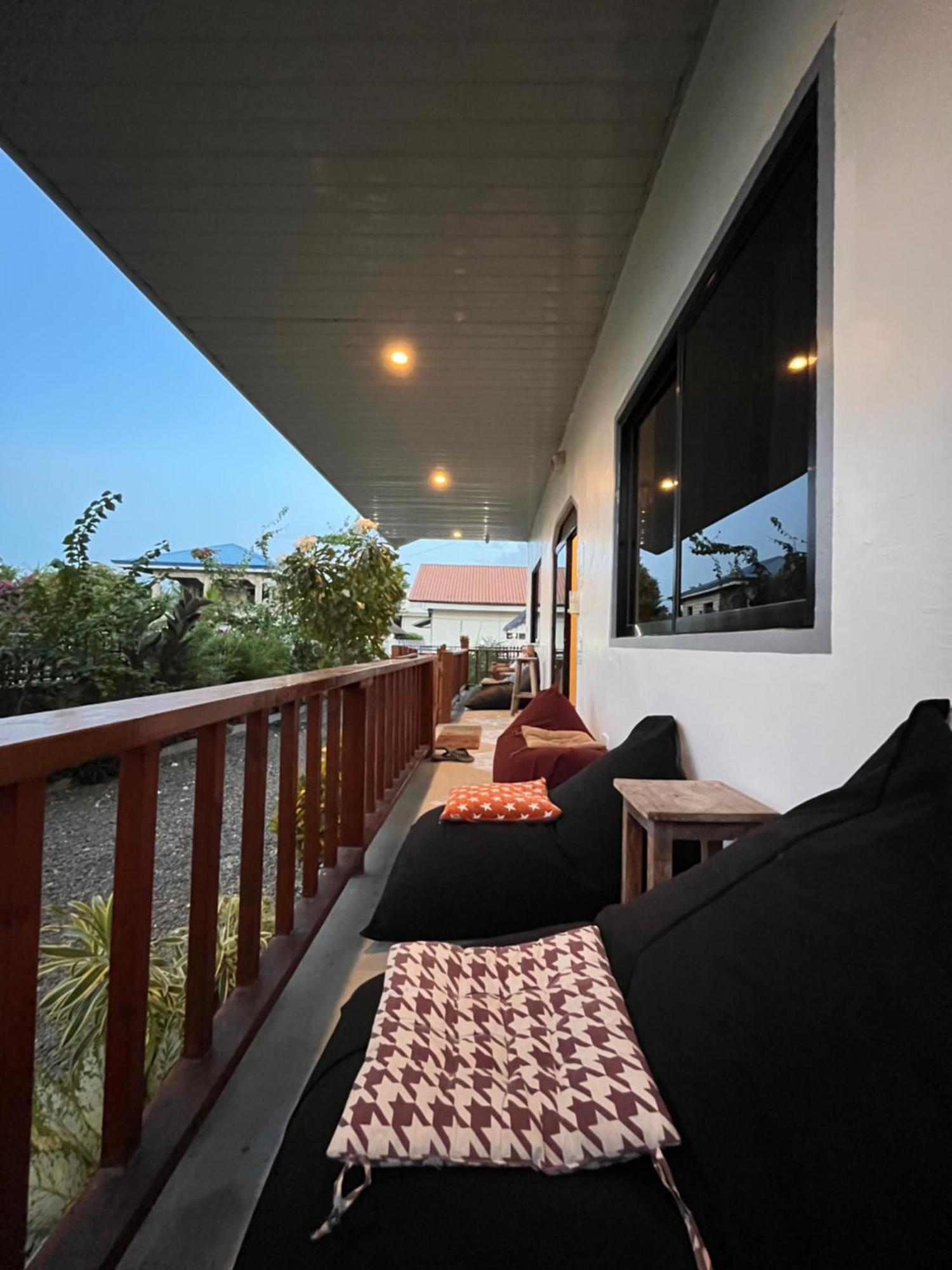 Momo Hostel Moalboal Ngoại thất bức ảnh